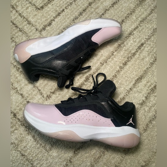 Women’s Air Jordan 11 CMFT Low Black and Lavender Sneakers Size 9 - Picture 5 of 11